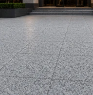 Płytka granitowa szara płomieniowana G602 Bianco Sardo 50x50x5 cm